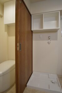 練馬区リノベ　洗濯機上収納　造作家具