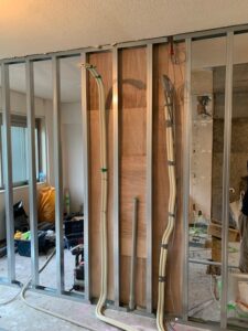 壁内に隠蔽するエアコン配管