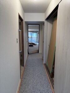 練馬区マンションリノベ　築50年　カーペット　施工　搬入
