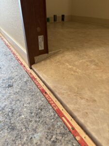 練馬区マンションリノベ　築50年　カーペット　施工　搬入