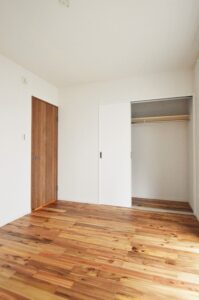賃貸　マンションリノベーション　和室を洋室に　畳　フローリング
