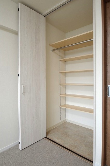 練馬区マンションリノベーション　築50年　クローゼット　奥行き　 本棚