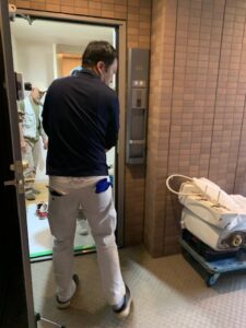 既存便器セットの運び出し