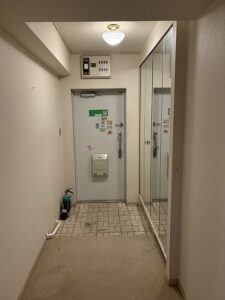 練馬区リノベーション　70代　80代　玄関　椅子　手すり　マンション　築50年