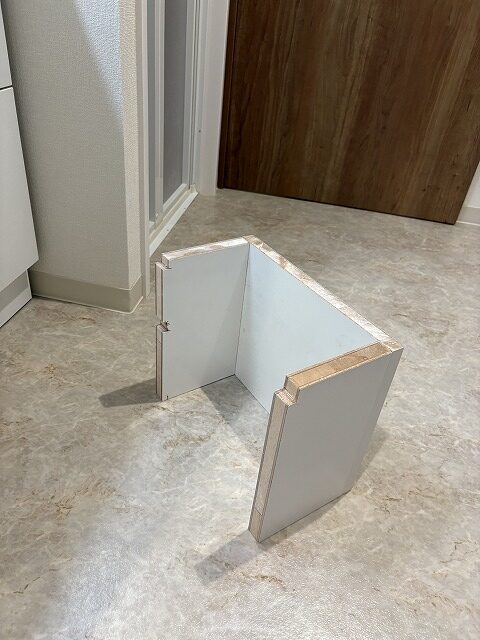 練馬区マンションリノベーション　室内給湯器　交換　配管カバー