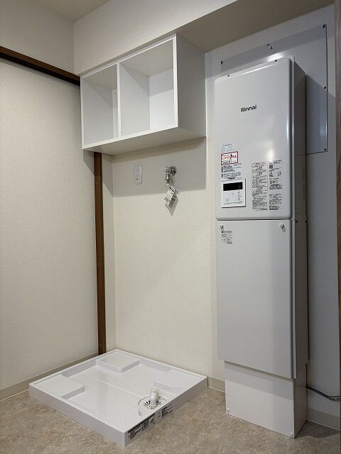 練馬区マンションリノベーション　室内給湯器　交換　配管カバー