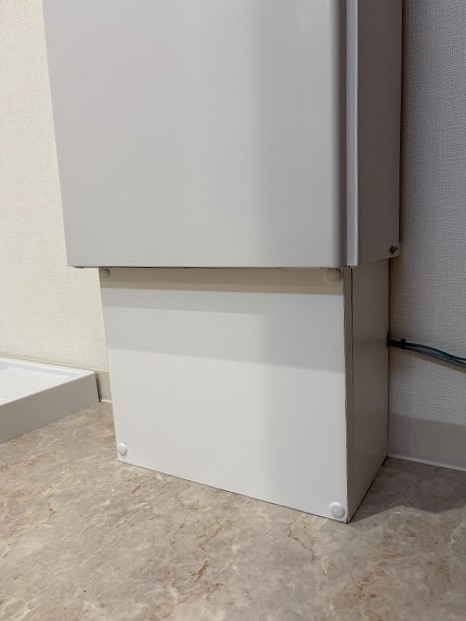 練馬区マンションリノベーション　室内給湯器　交換　配管カバー