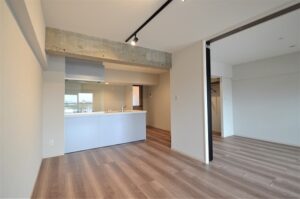 杉並区マンションリノベ　梁　躯体　あらわし