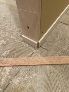 スマート巾木施工途中