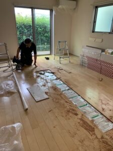 解体して見えてきた床暖房
