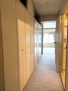 練馬区マンション　リノベーション　築50年　引き戸　手掛け　手をはさまないように