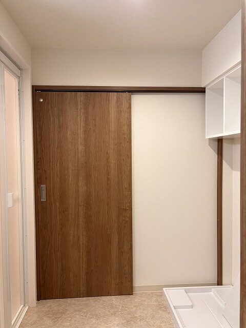 練馬区マンション　リノベーション　築50年　引き戸　手掛け　手をはさまないように