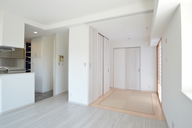 練馬区マンション　リノベーション　納戸　2WAY　回遊　出入口が2つ　収納