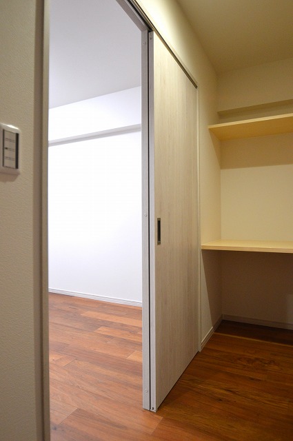 練馬区マンション　リノベーション　納戸　2WAY　回遊　出入口が2つ　収納
