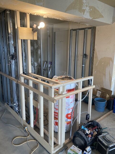 練馬区マンションリノベーション　壁下地　軽量鉄骨　木下地　スタッド