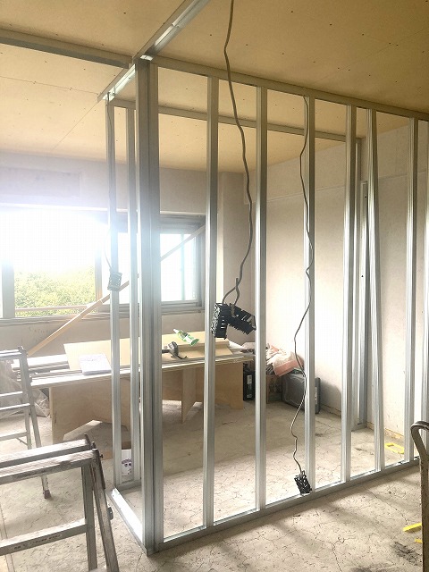 練馬区マンションリノベーション　壁下地　軽量鉄骨　木下地　スタッド