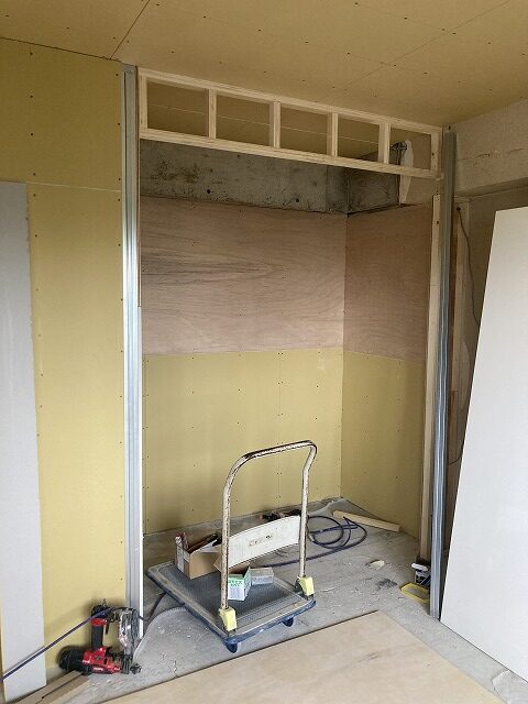練馬区マンションリノベーション　壁下地　軽量鉄骨　木下地　スタッド