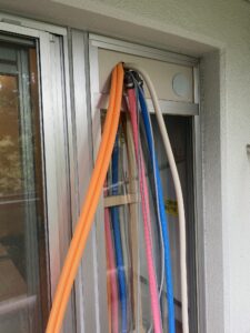 サッシの上方にあるパネル