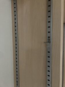 杉並区　マンションリノベ　棚板　可動棚　金物