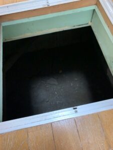 床下収納庫のさらに下