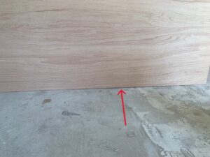 床の不陸を確認
