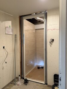 練馬区　リフォーム　ユニットバス交換　ドア　洗面室　内装工事　クロスの貼り替え