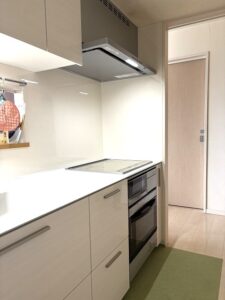 中野区リフォーム　キッチン　引出し収納　枠に当たらないように クリアランス