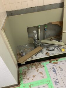 練馬区　マンション　リフォーム　キッチン交換　クリナップ　ラクエラ　排水管　高さ