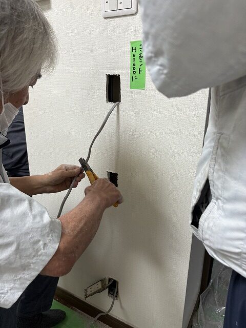 練馬区マンション　キッチン　リフォーム　家電収納　背面　電気工事　コンセント　移設