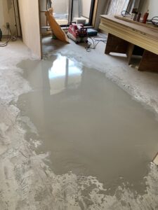 床にレベラー