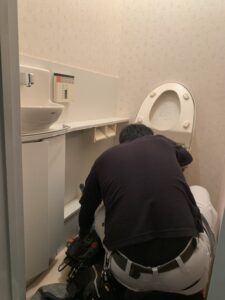 トイレの解体スタート