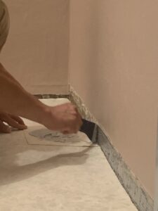 ソフト巾木ボンド塗布