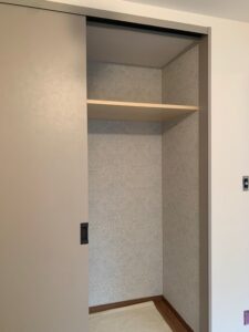 クローゼット内部のクロス