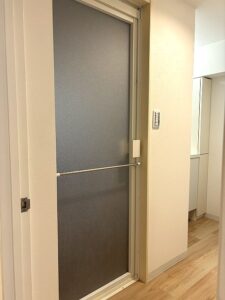 渋谷区　マンション　リフォーム　ユニットバス　ドア外タオル掛け　後から　TOTO