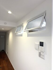 渋谷区リフォーム　リビング　ダイニング　スイッチプレート　きれいに配置　インターホン　床暖房リモコン