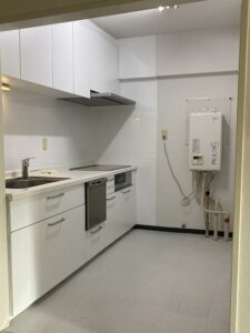 練馬区　リノベーション　配管　サッシパネルを通す　室内給湯器をベランダに　ガス　給水給湯