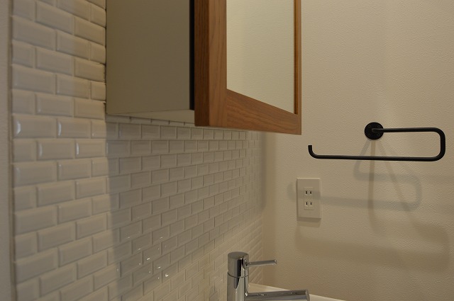 杉並区 賃貸マンションリノベ 造作洗面台 タイル 壁