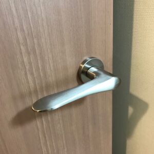 練馬区　マンションリフォーム　収納扉　造作ドア　取手　ドアノブ