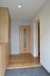 リノベーション　マンション　玄関　センサー付き　照明