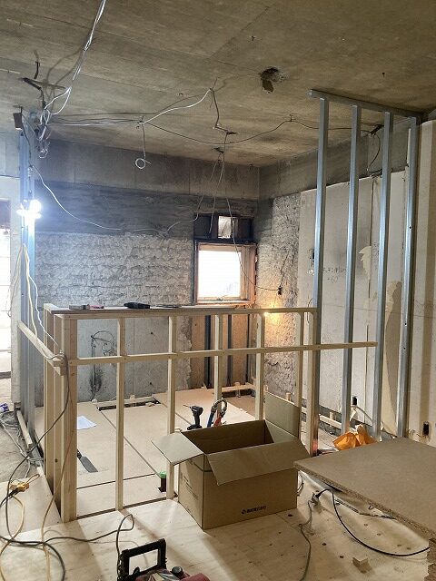 杉並区　マンションリノベーション　対面キッチン　造作カウンター