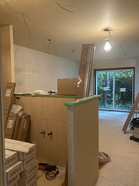 杉並区　マンションリノベーション　対面キッチン　造作カウンター