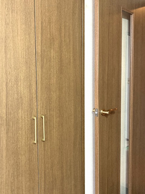 練馬区　マンションリフォーム　収納扉　造作ドア　取手　ドアノブ
