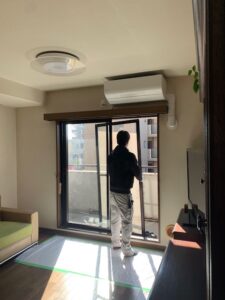 既存サッシを外す