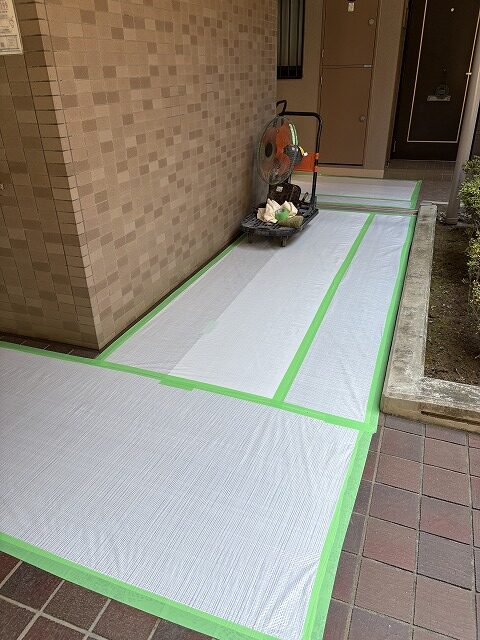 練馬区リノベーション　キッチン施工　養生　共用部