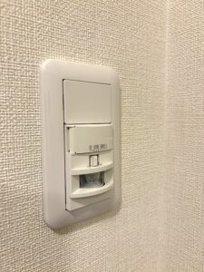 リノベーション　マンション　玄関　センサー付き　照明