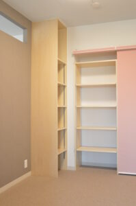 衝立の壁内側から見る