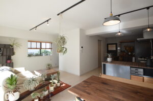 完全に閉じない部屋