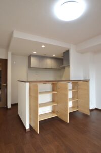 ダイニング側から見たカウンター下収納