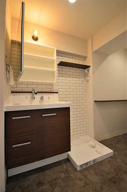 渋谷区　マンションリノベーション　タオル掛け　タオルリング　洗面室