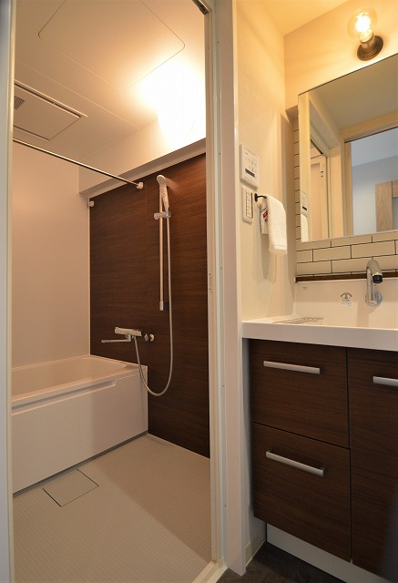 杉並区リノベーション　ユニットバス　築５０年超え　点検口